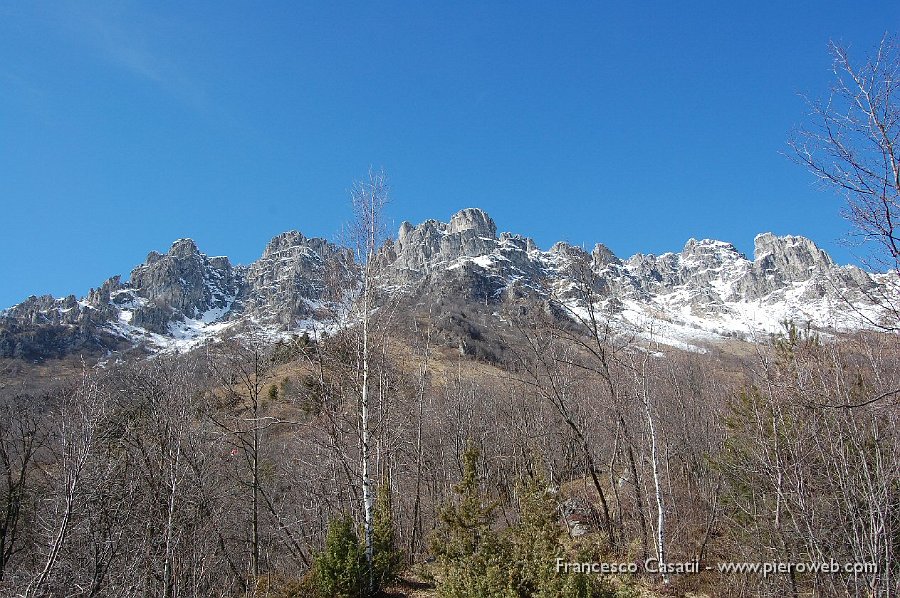 12 un castello di guglie.jpg
